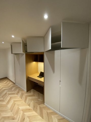 Création d'un dressing haut de gamme et sur mesure avec bureau intégré a l'intérieur à proximité de Ecully 