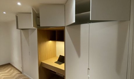 Création d'un dressing haut de gamme et sur mesure avec bureau intégré a l'intérieur à proximité de Ecully 