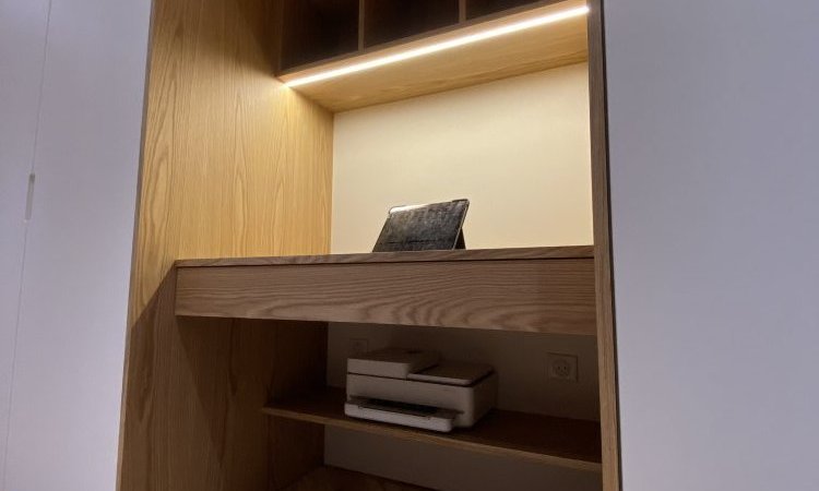 Création d'un dressing haut de gamme et sur mesure avec bureau intégré a l'intérieur à proximité de Ecully 