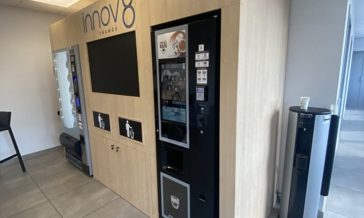 Meuble créé sur-mesure d'habillage a machine à café, DiegOlivia spécialiste de l'agencement pour DA (distribution automatique) à proximité de Lyon 6